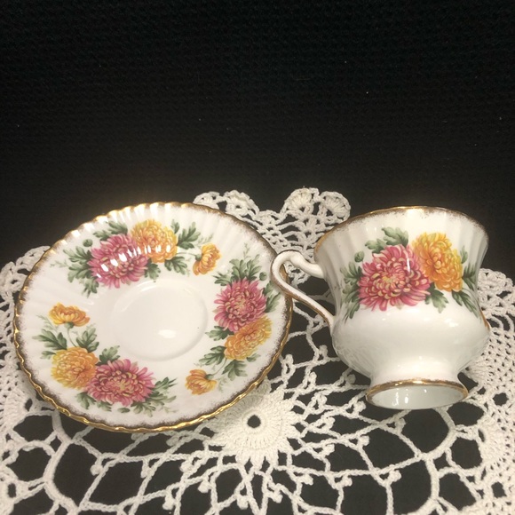 Vintage Paragon Teacup & Saucer - Picture 3 of 6